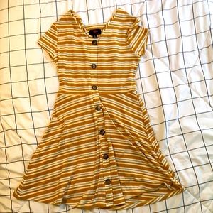 NEVER WORN  14 (L) IZ byer girl yellow striped button up dress